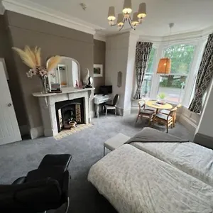  Apartment 2 Bed Ground Floor Apartment, Sleeps 4 With Free Parking United Kingdom